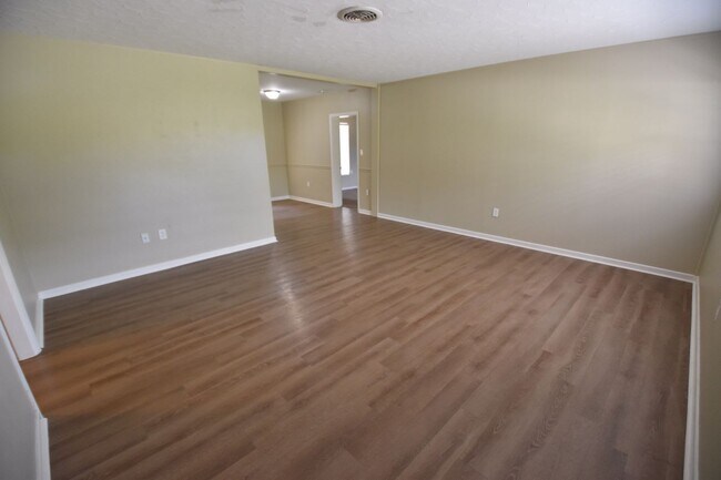 Building Photo - 3308 17th Ave W