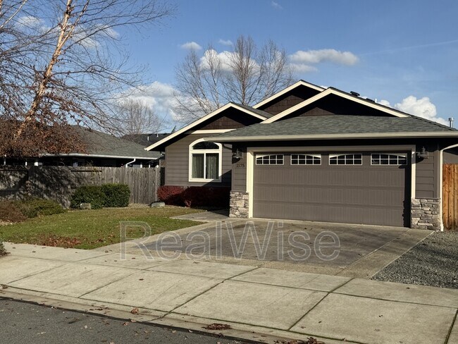 Building Photo - 1575 SW Yucca Dr