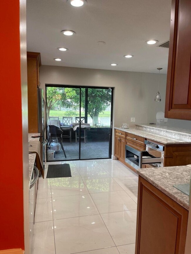 Building Photo - 5941 Strawberry Lakes Cir