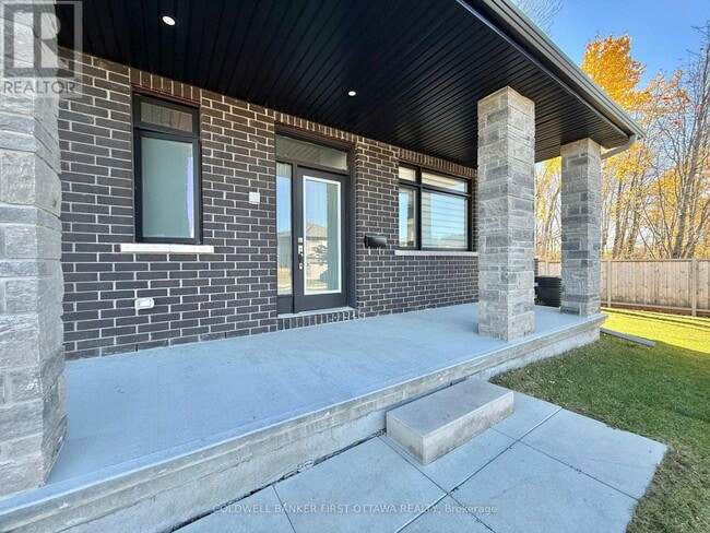 Building Photo - 1000 Eider St