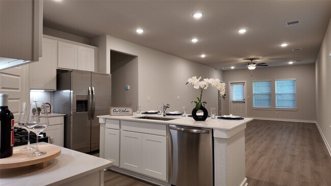 Foto del edificio - 8519 Blueberry Ash St