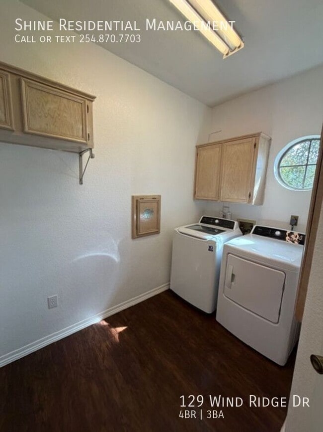 Building Photo - 129 Wind Ridge Dr