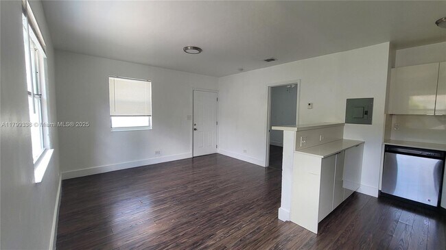 Building Photo - 1335 SW 8th St