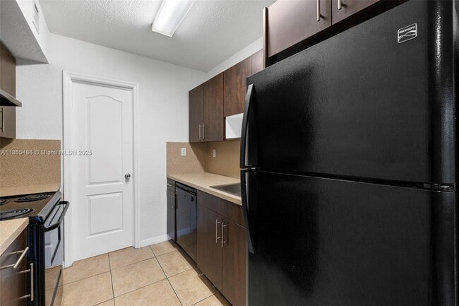 Building Photo - 13 S Royal Poinciana Blvd