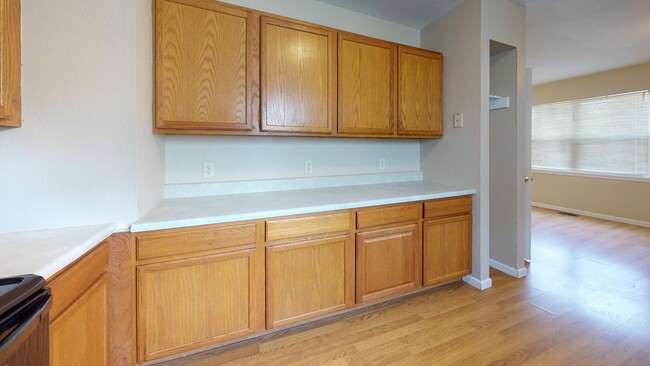 Foto del edificio - 5 bedrooms, 2.5 bathrooms House