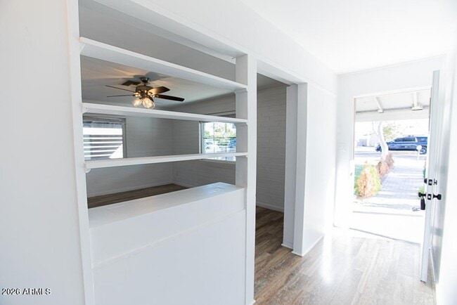 Building Photo - 318 N Palm St