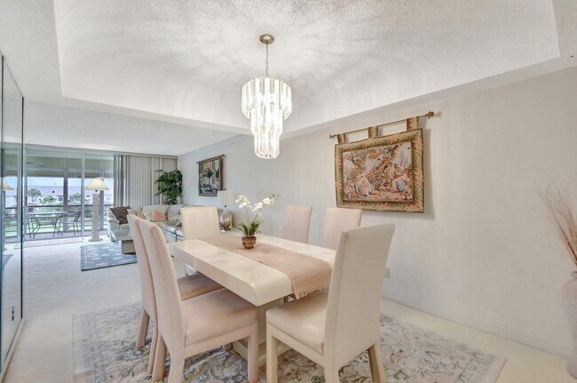 Foto del edificio - 23099 Barwood Ln N