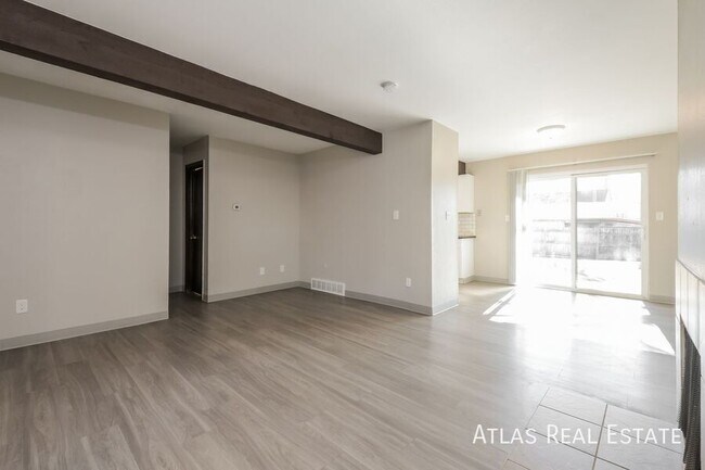 Foto del edificio - 4485 Driftwood Pl