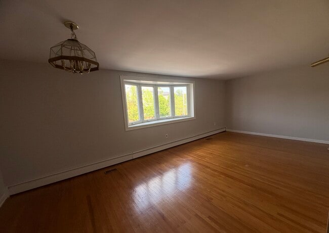 Building Photo - 608 W Lancaster Ave