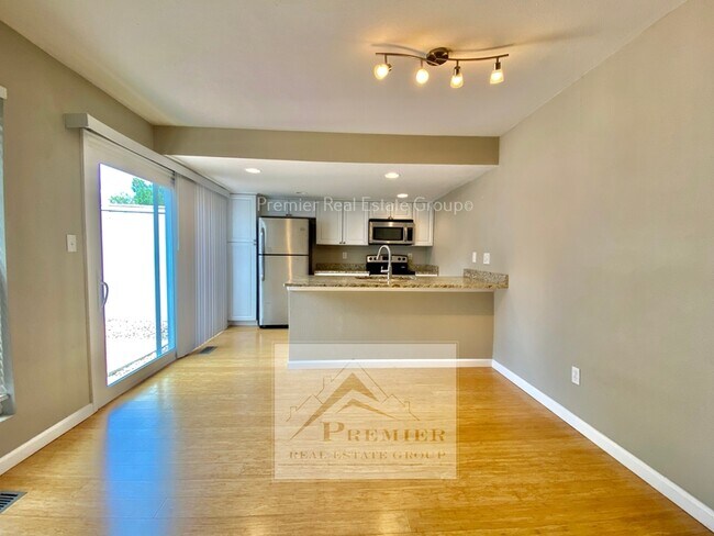 Foto del edificio - 790 San Bruno Pl