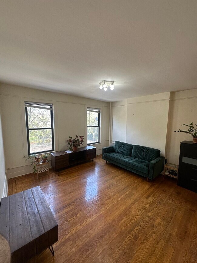 Foto del edificio - 267 8th St