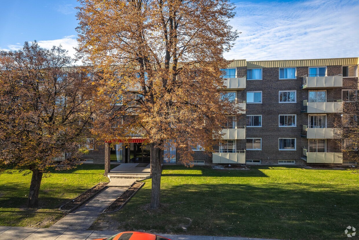 Primary Photo - VILLAGE PARK 1