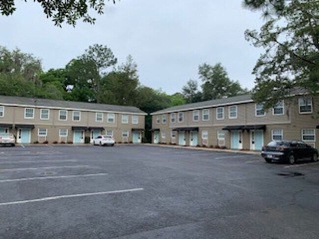 Foto del edificio - Check Out This 2BD/1.5B Townhome!