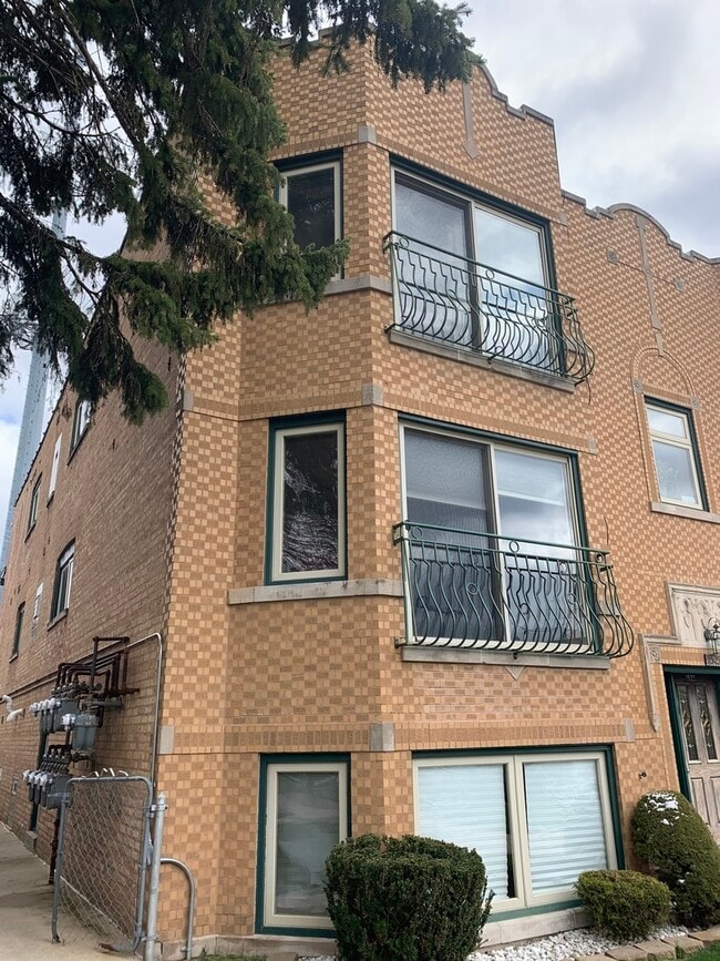 Building Photo - 2525 N 72nd Ct