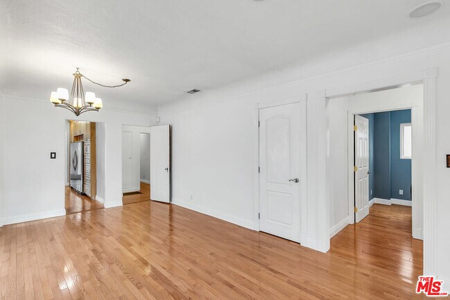 Building Photo - 430 N Niagara St