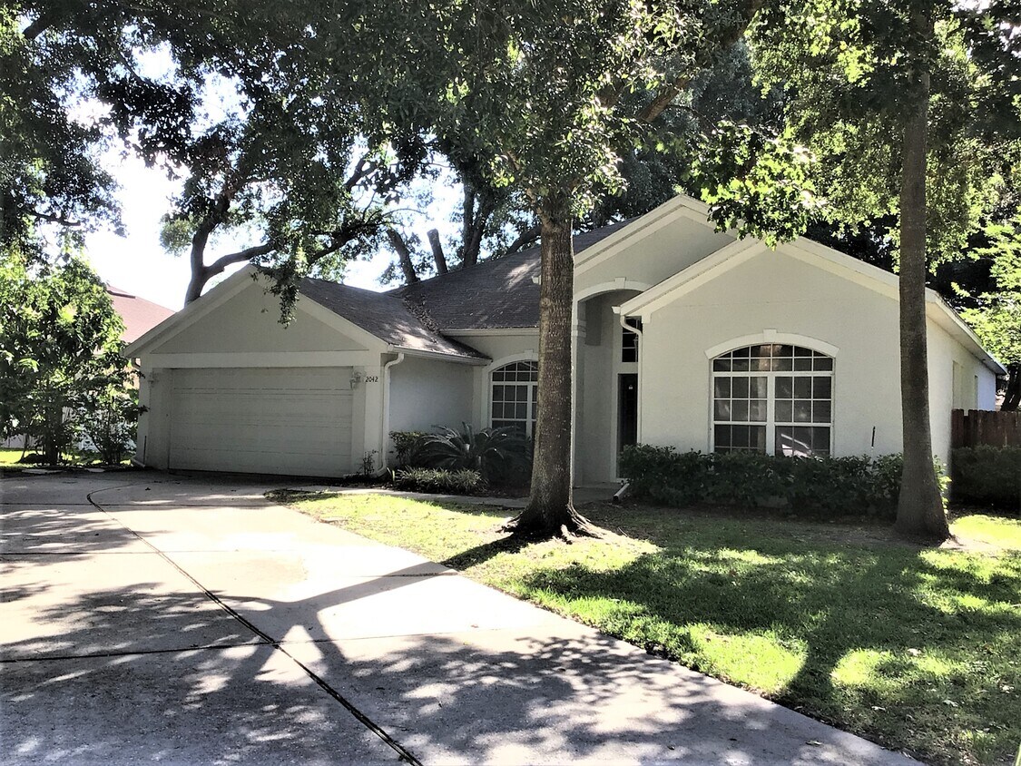 Foto principal - 2042 Ancient Oak Drive
