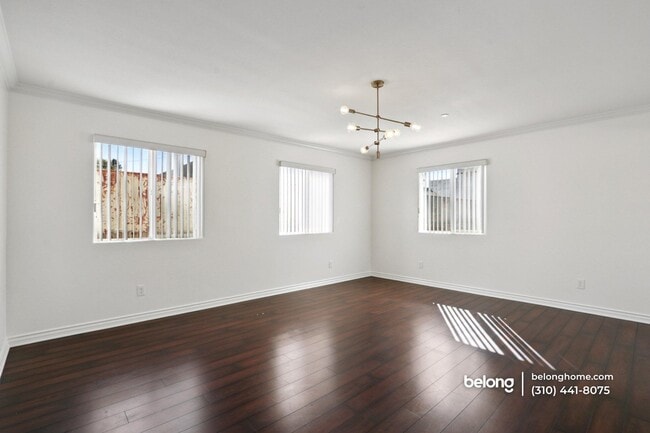 Building Photo - 1616 W 39th Pl