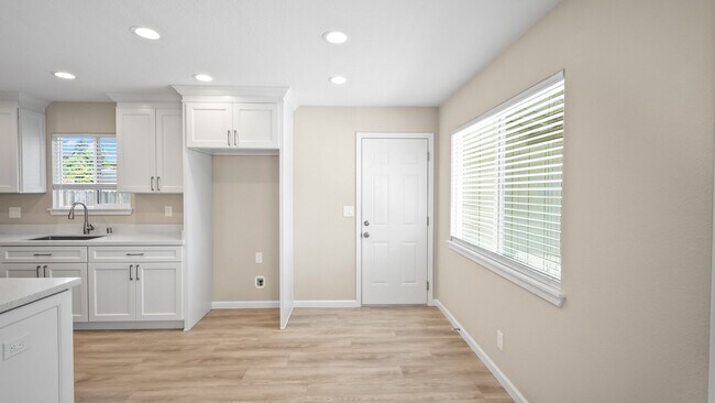 Foto del edificio - For Rent: Beautifully Updated 3-Bedroom Ho...
