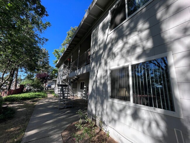 Foto del edificio - NICE QUAINT APARTMENT IN COLFAX!!