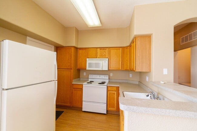 Building Photo - Live in Style and Convenience - 2BR/2BA wi...