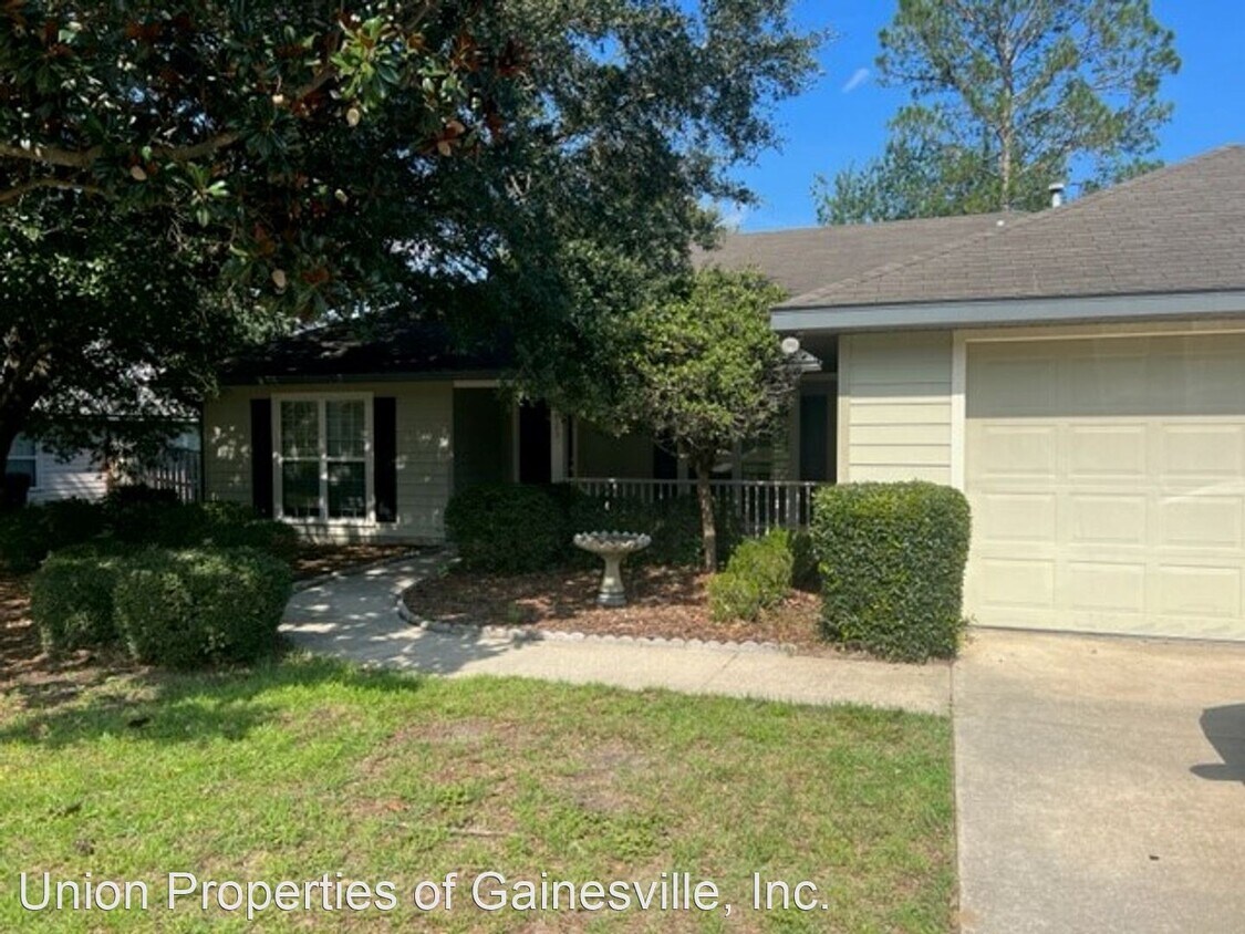 3 br, 2 bath House 6825 SW 86th Terrace House Rental in Gainesville