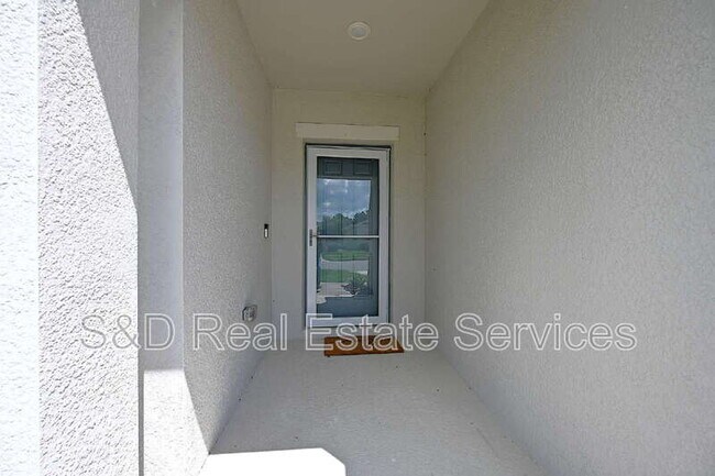 Building Photo - 2028 Rosewood Cir