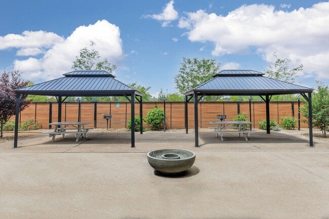 Foto del edificio - The Portals Apartments