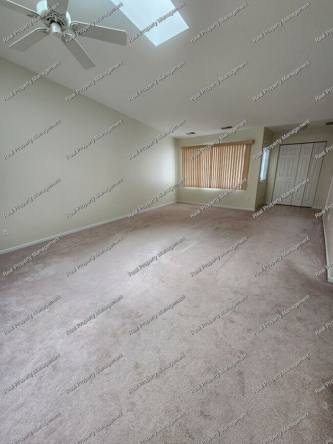 Foto del edificio - Three Bedroom Duplex
