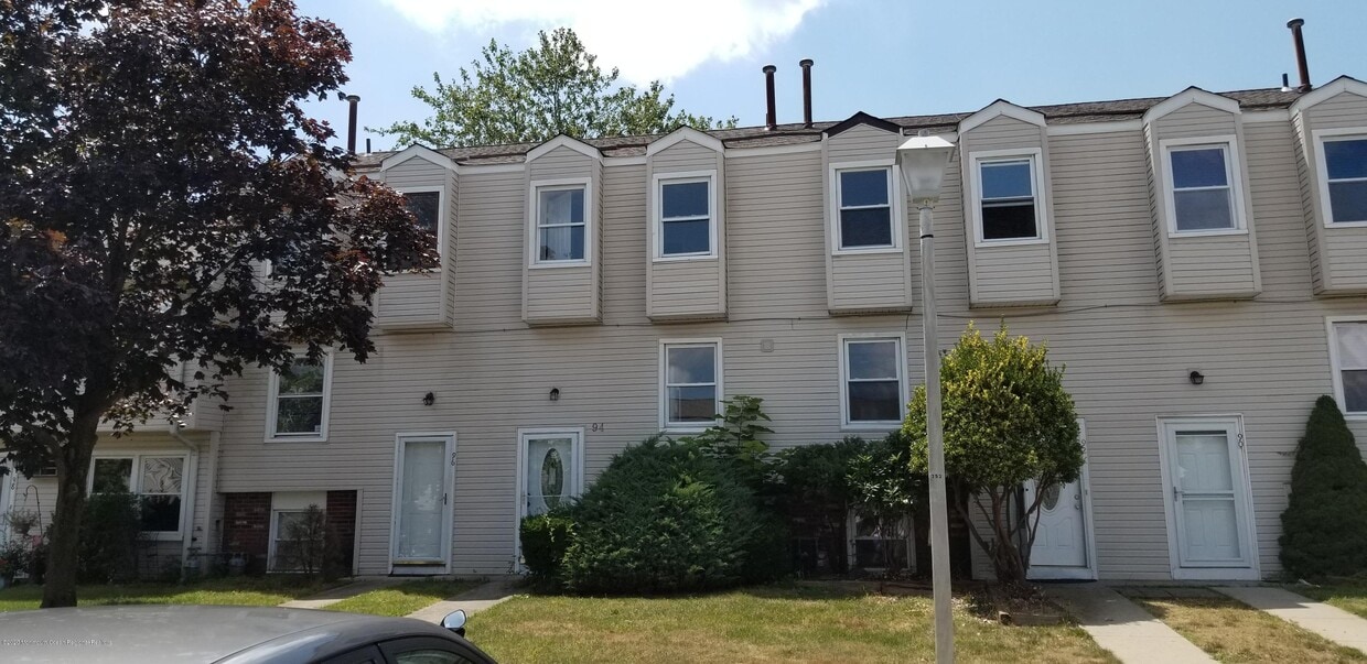 94 Sawmill Rd Unit 584, Brick Township, NJ 08724 Condo for Rent in