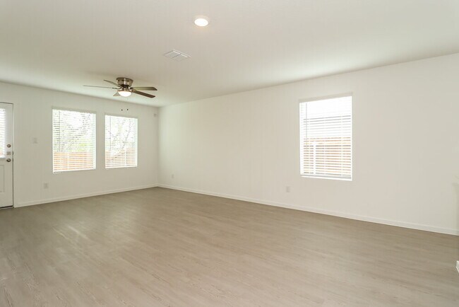 Foto del edificio - 118 Willow Wy