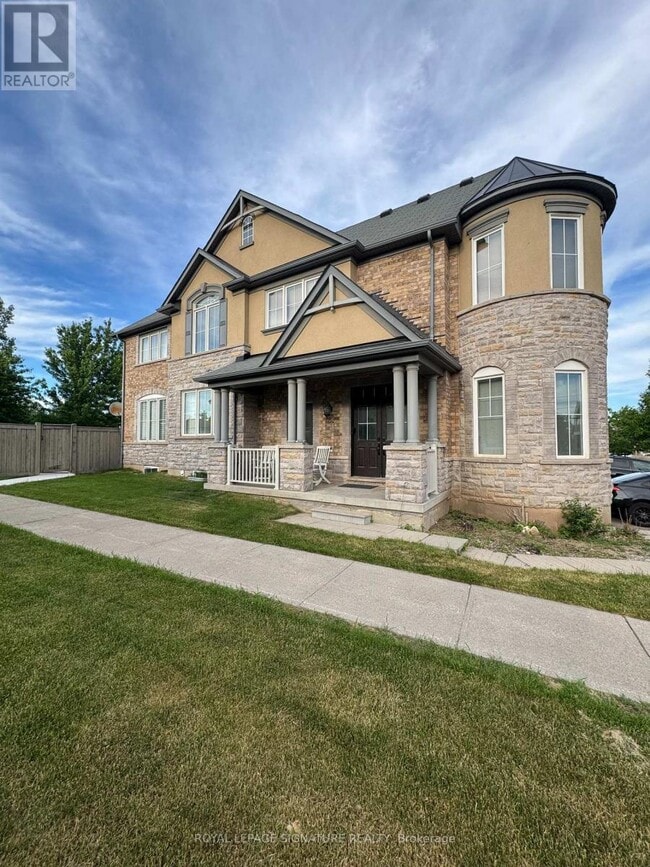 Building Photo - 301 Peregrine Way