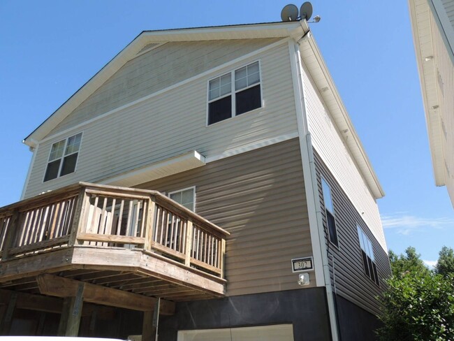 Building Photo - Beautiful Townhome in Tucker Creek