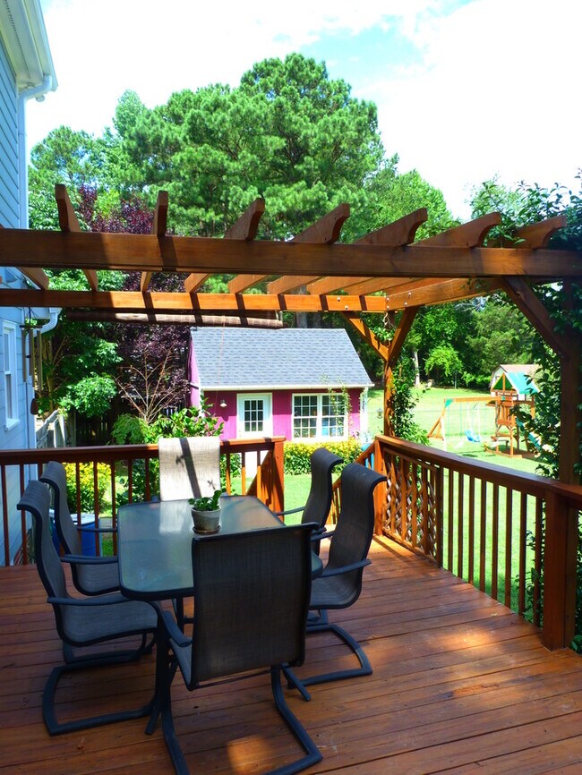 Foto del edificio - 211 Sandlewood Dr