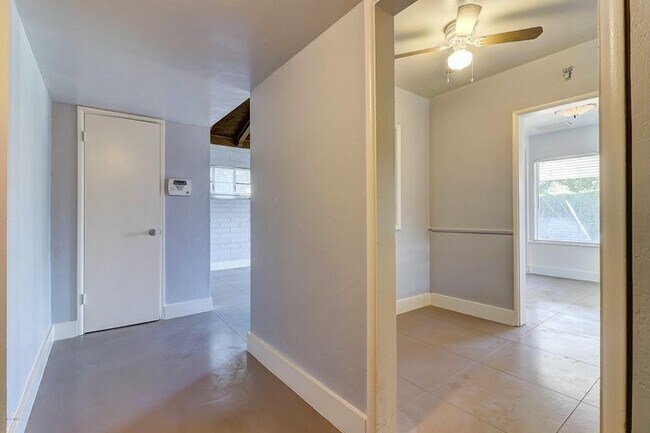 Building Photo - 4507 N 10th Ave