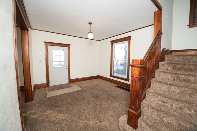 Building Photo - 4 bedroom / 1.5 bath home for rent in Valparaiso