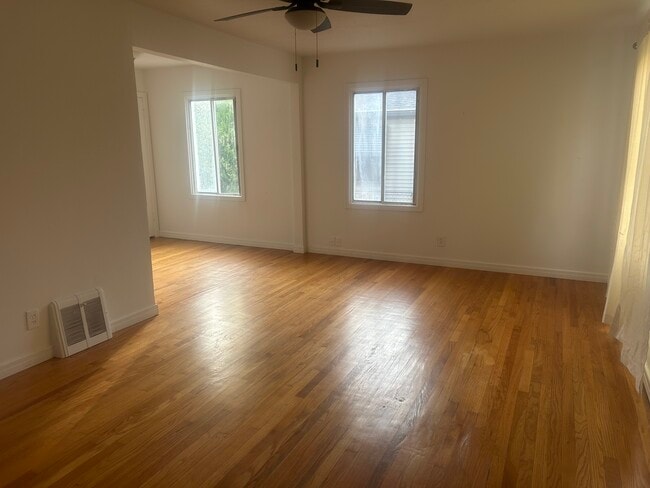 Building Photo - 68 S Lakeview Dr