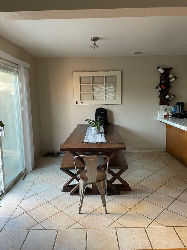 Foto del edificio - 8842 Marigold Ln