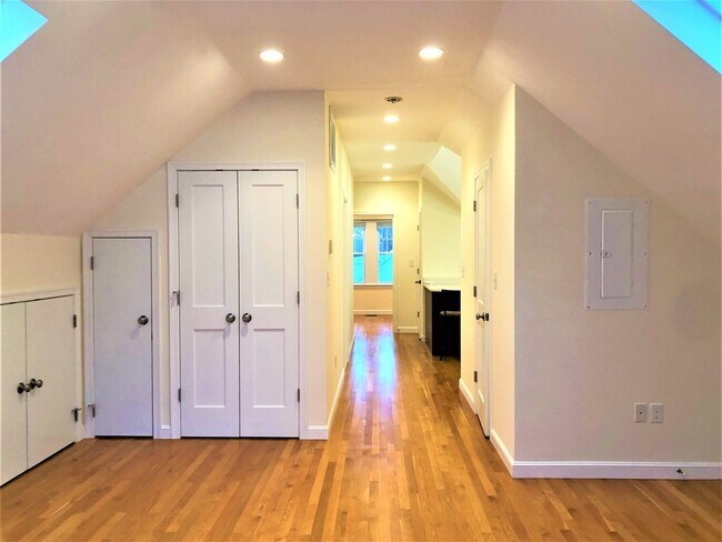 Building Photo - 51 Matchett St