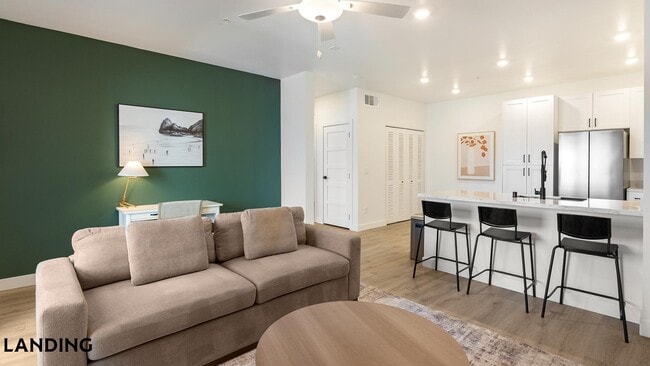 Building Photo - 2555 N Rancho Dr