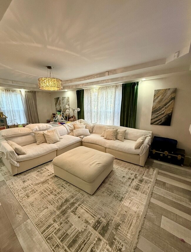 Building Photo - 7825 Banks St