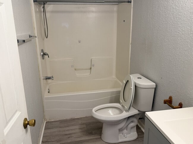 Building Photo - 312 Salem St