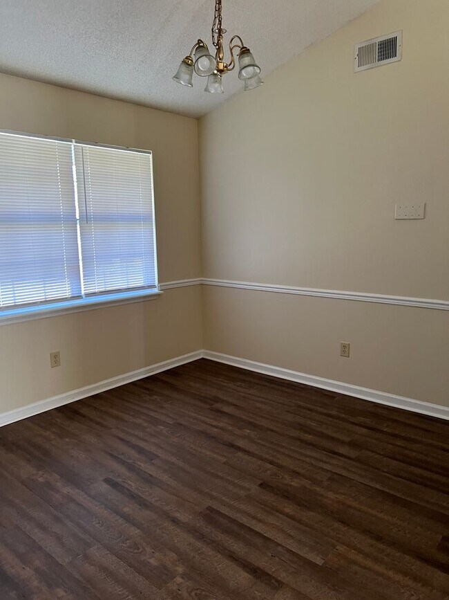 Building Photo - 159 Endoline Dr