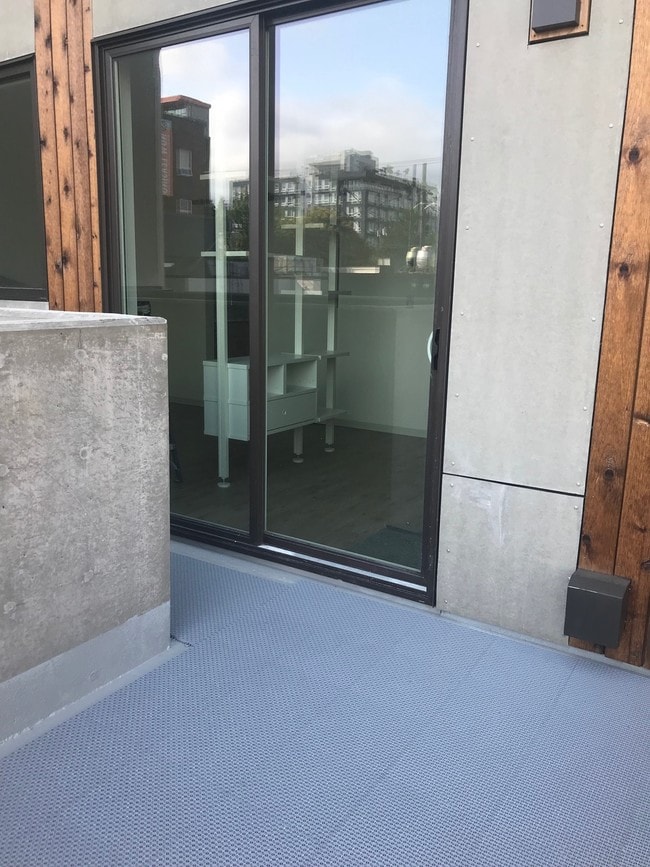 Foto del edificio - 3046 17th Avenue West, Unit 310