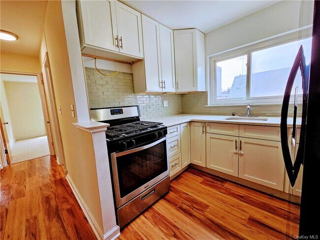 Foto del edificio - 1022 E 211th St