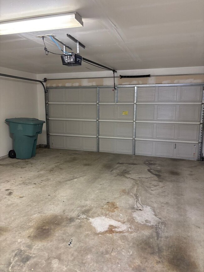 Foto del edificio - 3/2/2 Near Sherman High School!