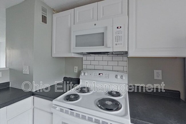 Building Photo - 3605 Cushing Dr