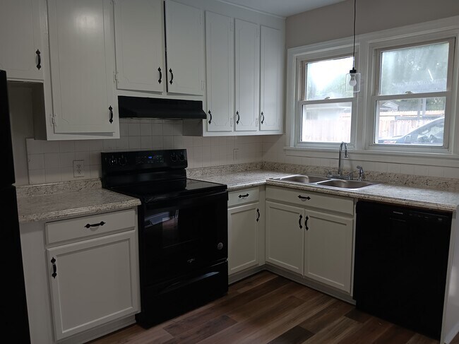 Building Photo - 221 Valleyview Pl