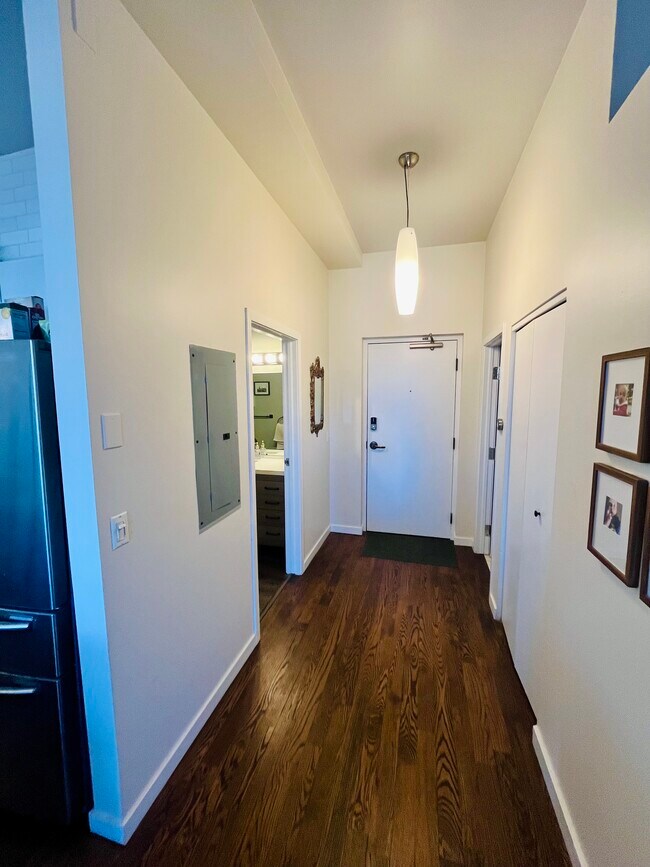 Building Photo - 1521 Central St