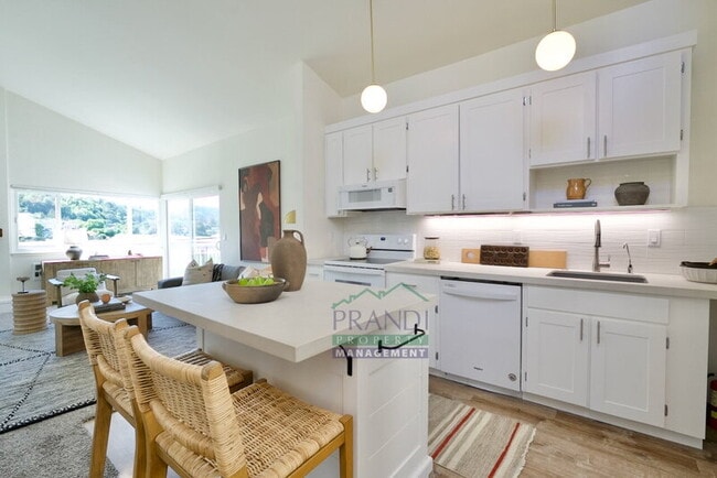 Building Photo - 505 Larkspur Plaza Dr
