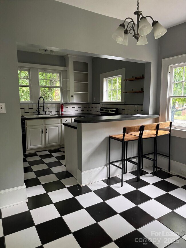Building Photo - 1100 Herrin Ave